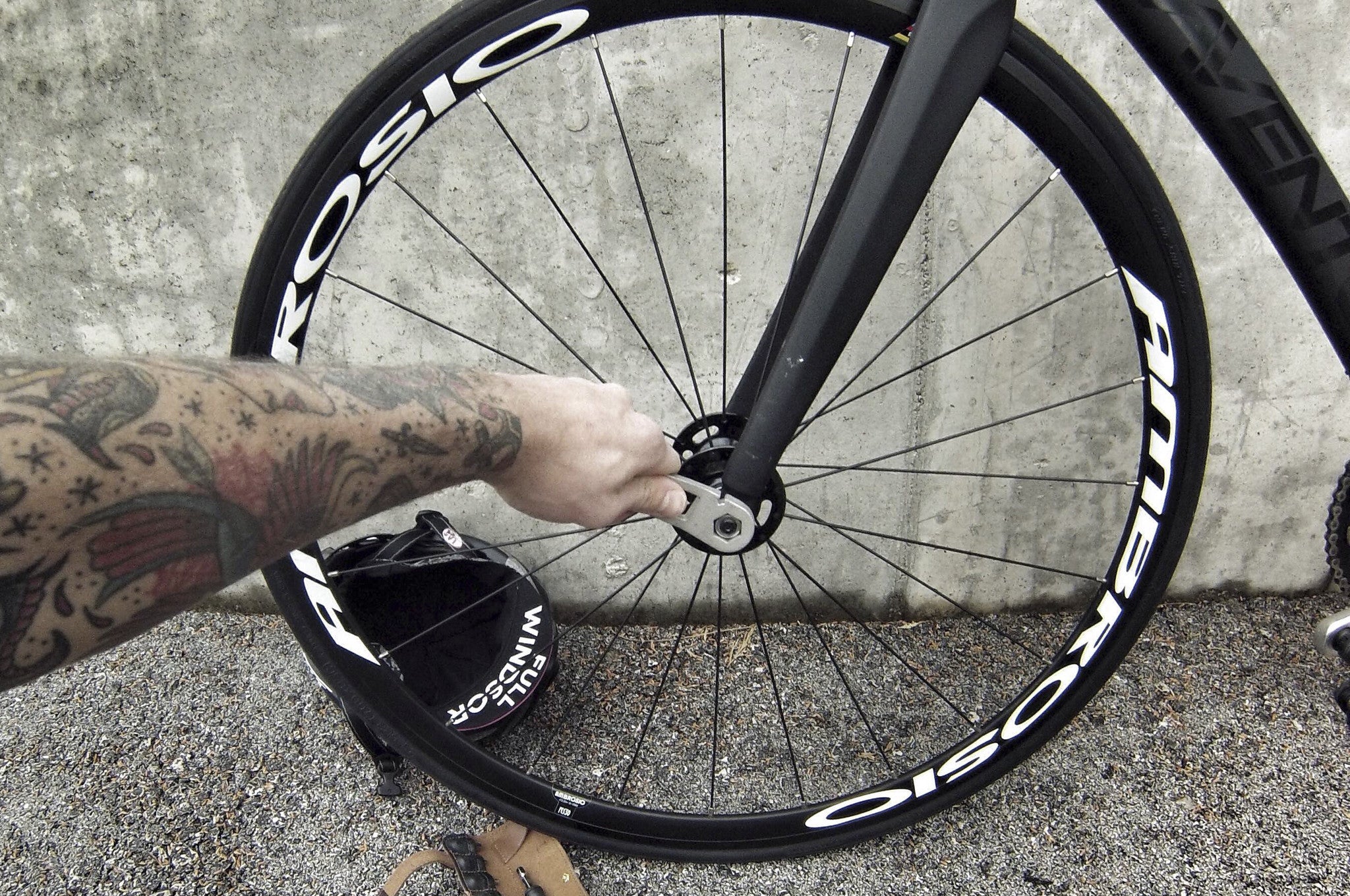 box head spanner of nutter cycle multi ttol being used on fixed gear bike