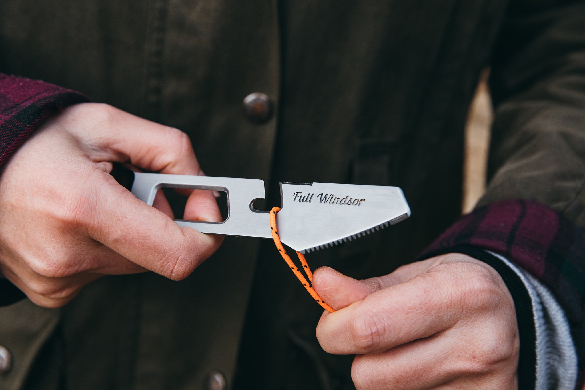 paracord being cut using the muncher titanium camping utensils cord cutter